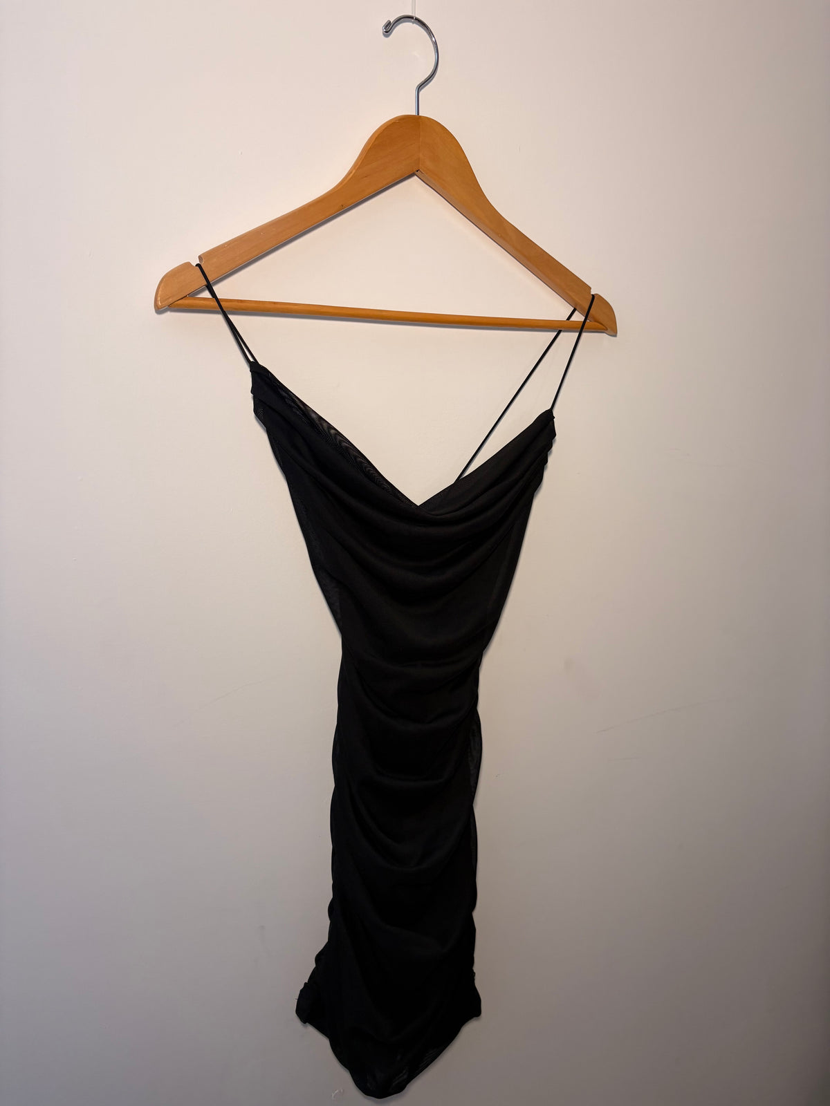 Robe noir moulante garage