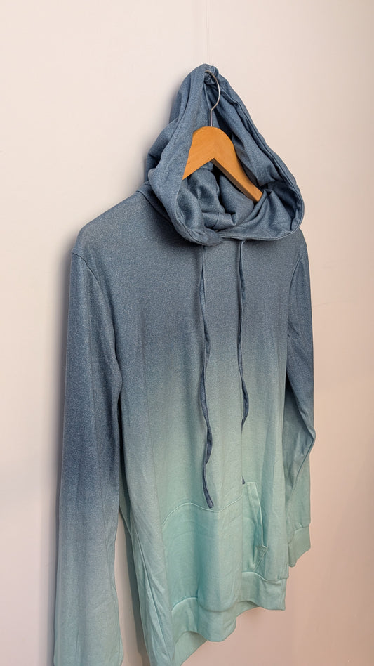 Chandail à capuchon dégradé