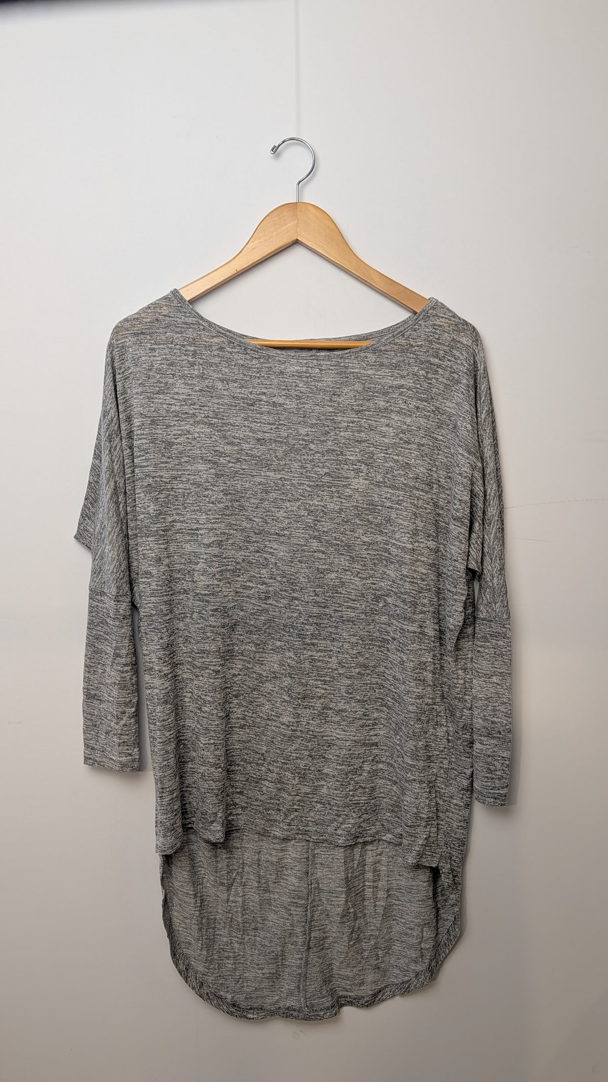 Sweater / Top – V-neck with knots