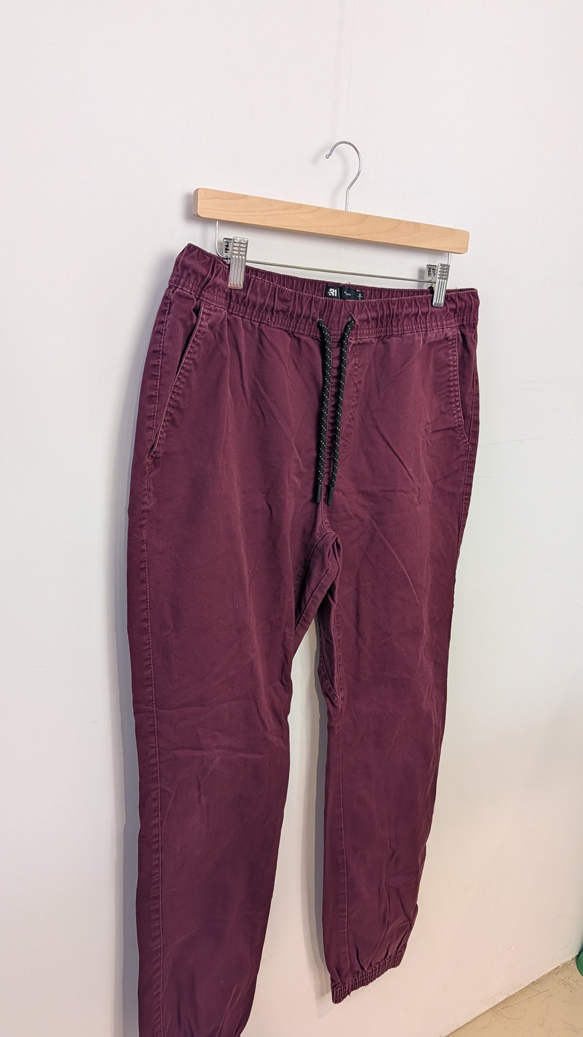 Burgundy Trousers â Simons