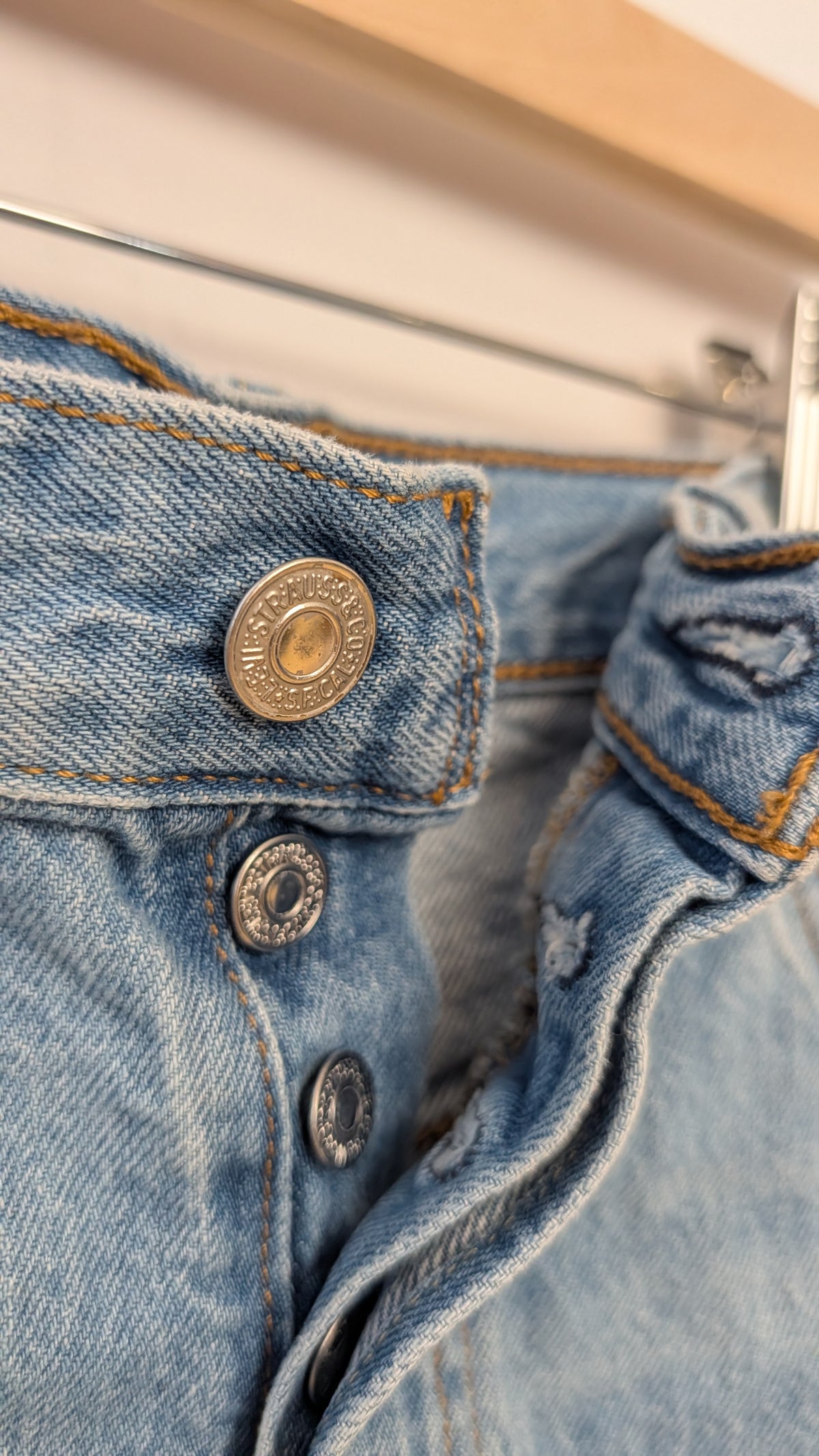 Denim Shorts – Levi’s (501 Original)