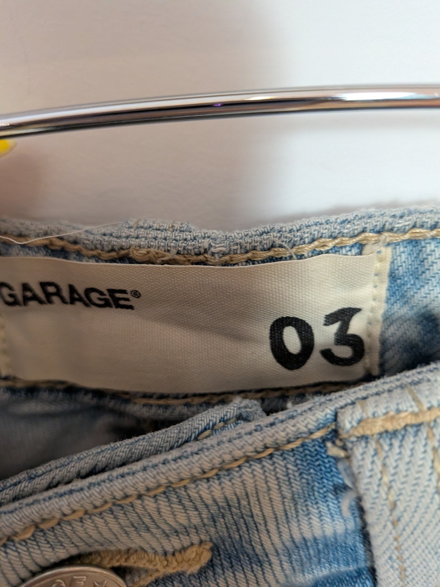 Short en jean délavé clair troué - Garage - 03