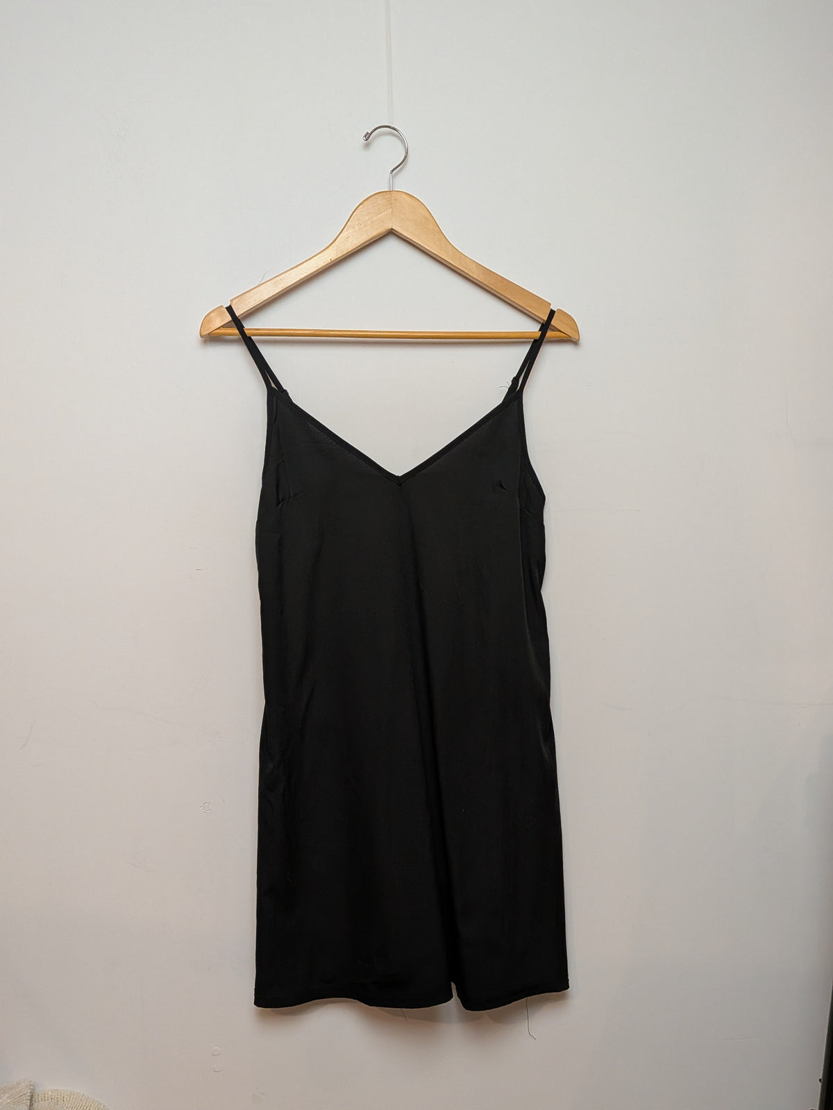 Robe nuisette fluide noir fines bretelles Y2K "S"