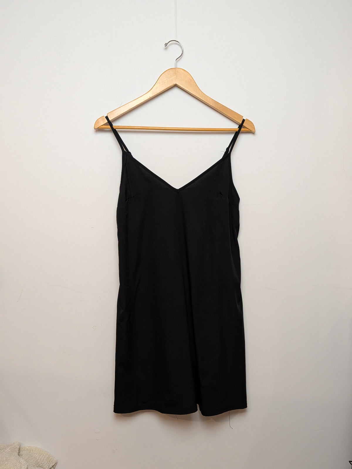 Robe nuisette fluide noir fines bretelles Y2K "S"