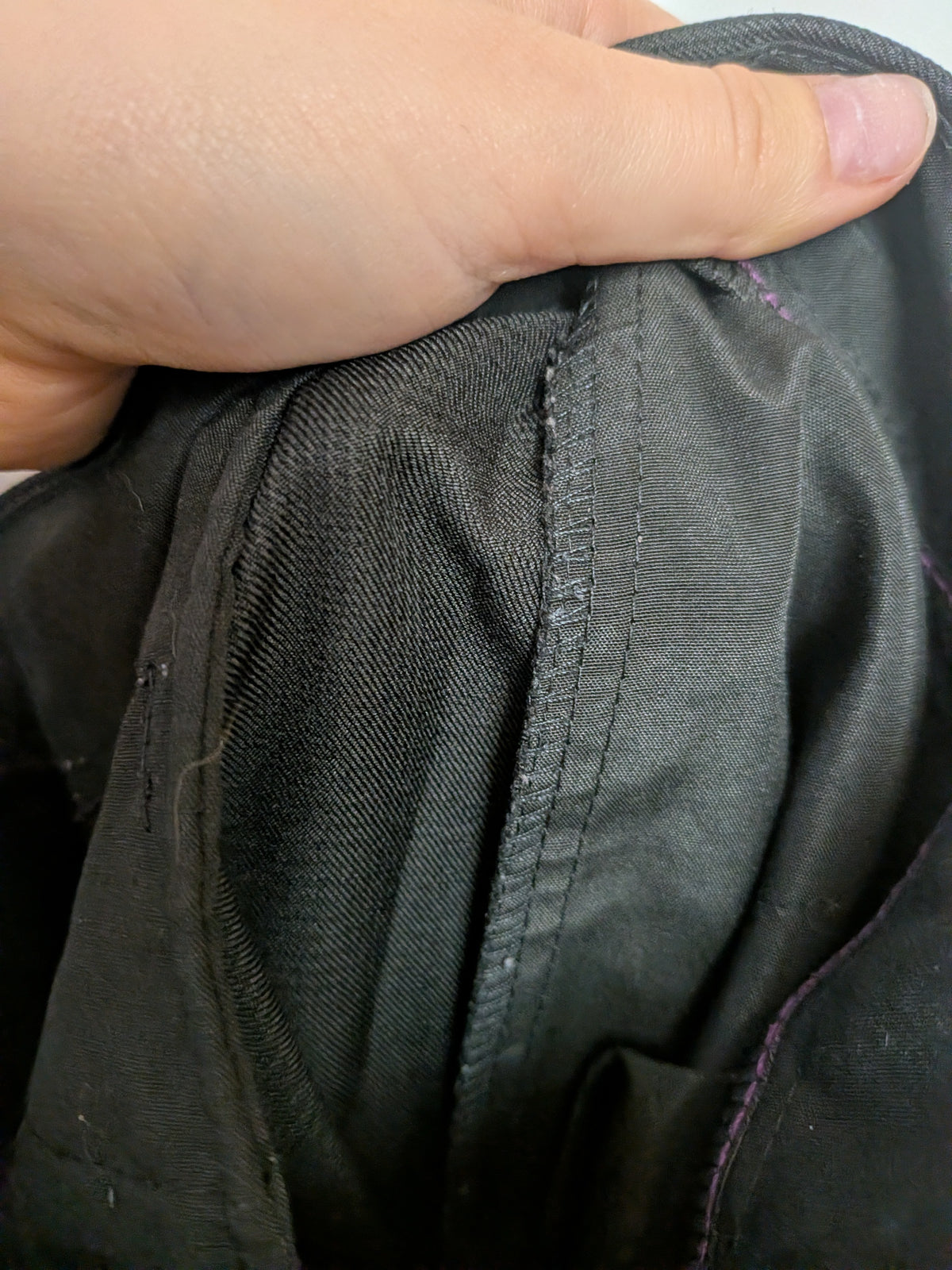 Sans marque Pantalon habillé noir surpiqûres violettes Classique "34x30"