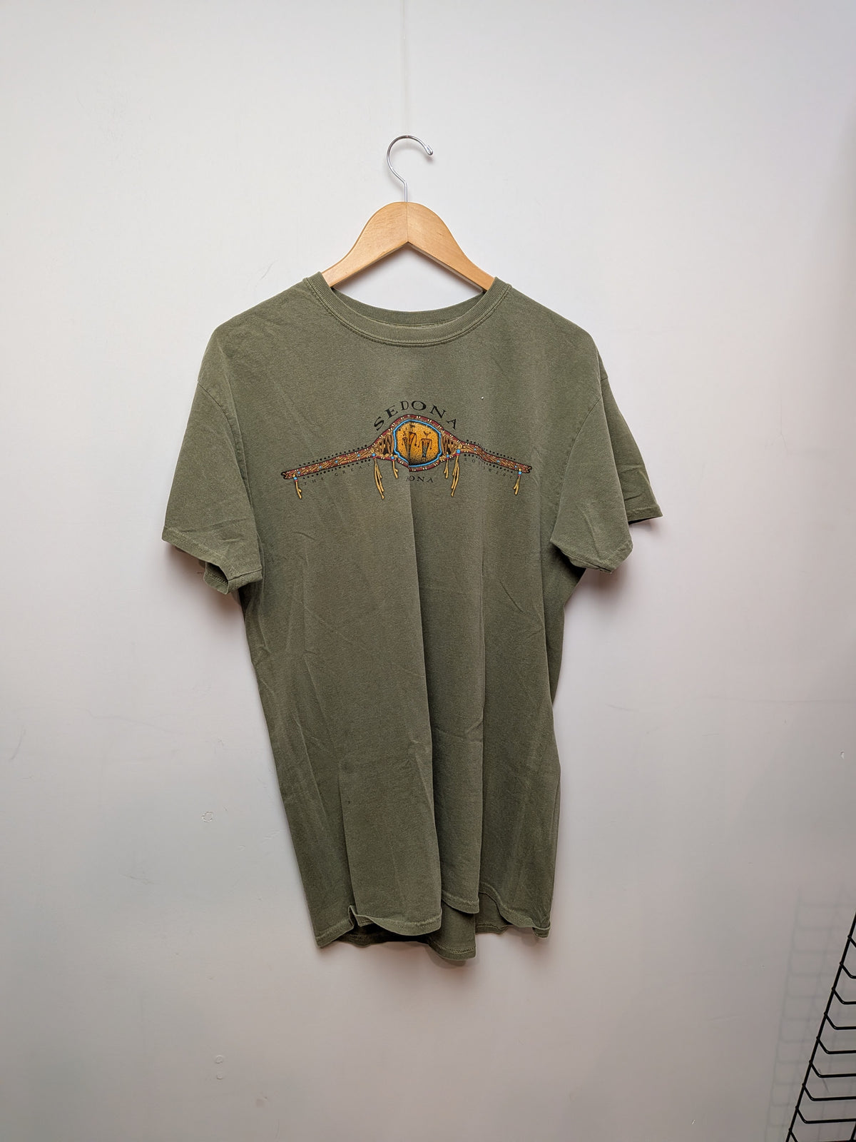 Gildan T-shirt droit vert olive graphique Sedona Décontracté L