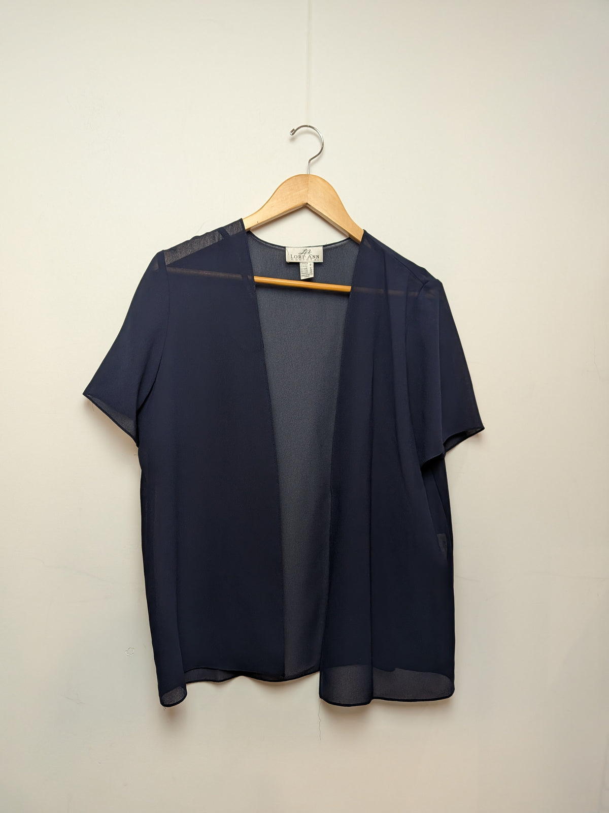 LORI ANN MONTREAL Veste fluide mousseline bleu marine ouverte Chic 10