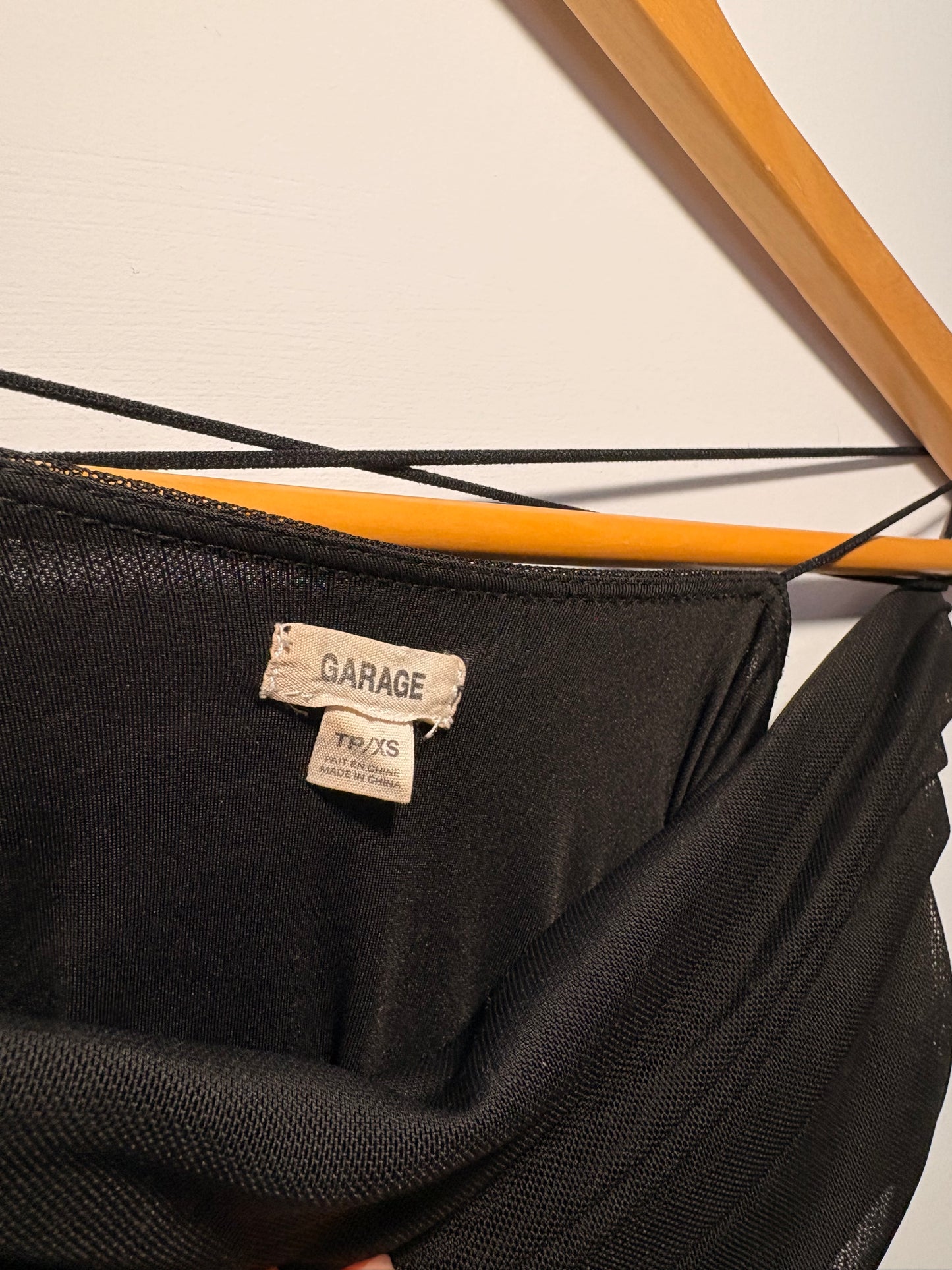 Robe noir moulante garage