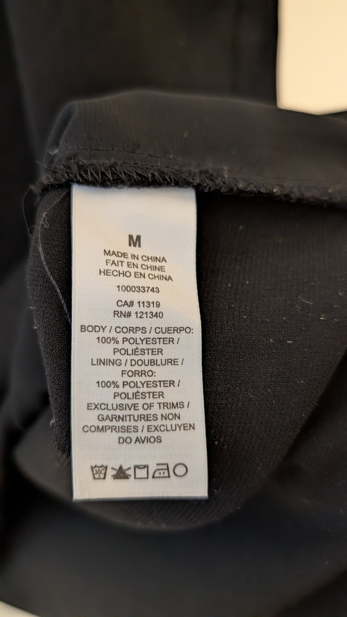 Haut à col en V – Dynamite (Noir)