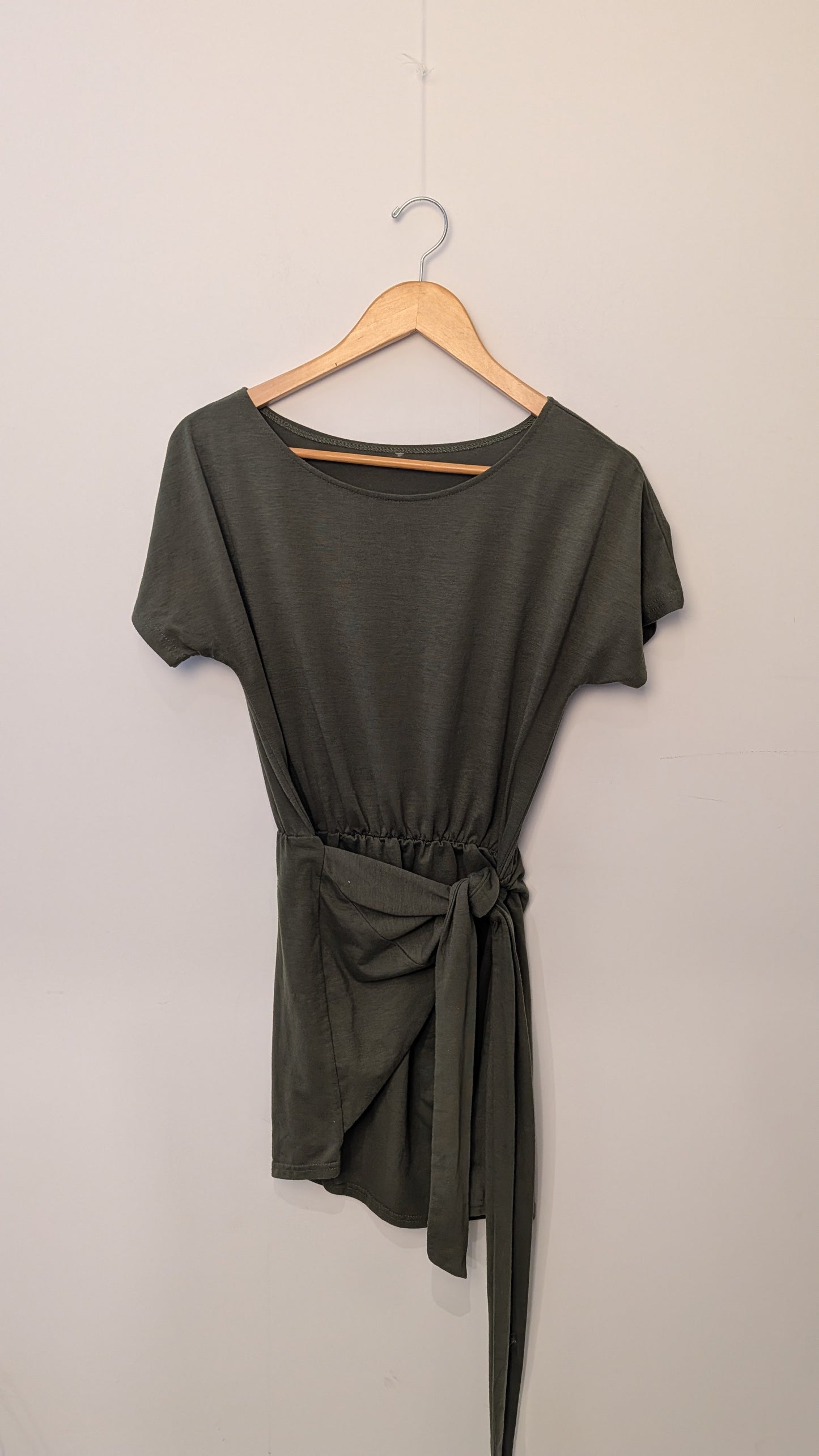 Robe Nouée – Sans Marque (Kaki)