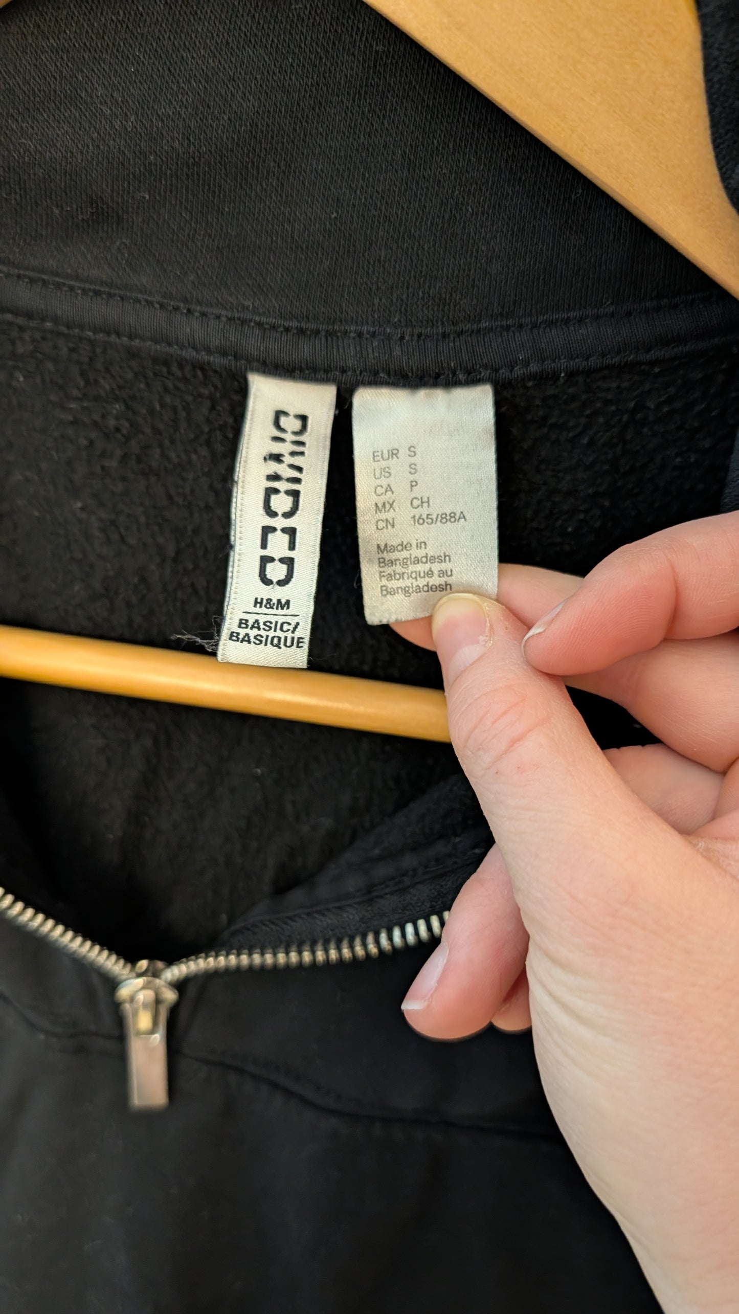 Hoodie écourté zippé – H&M (Noir)