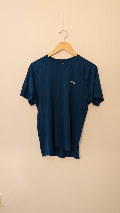 T-shirt Technique – Rab (Bleu Pétrole ou rouge cerise)