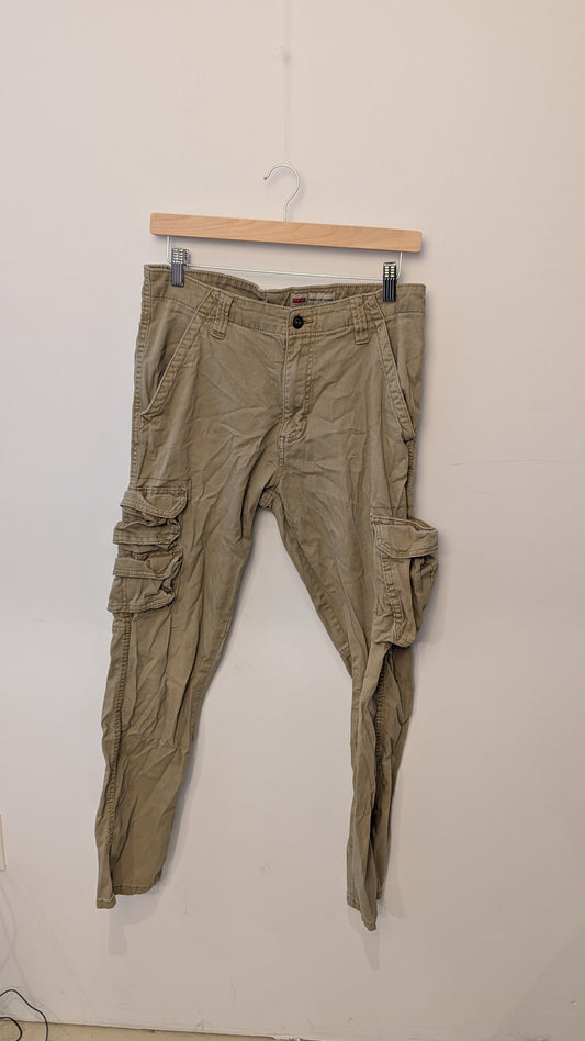 Pantalon Cargo – Wrangler (Sable)