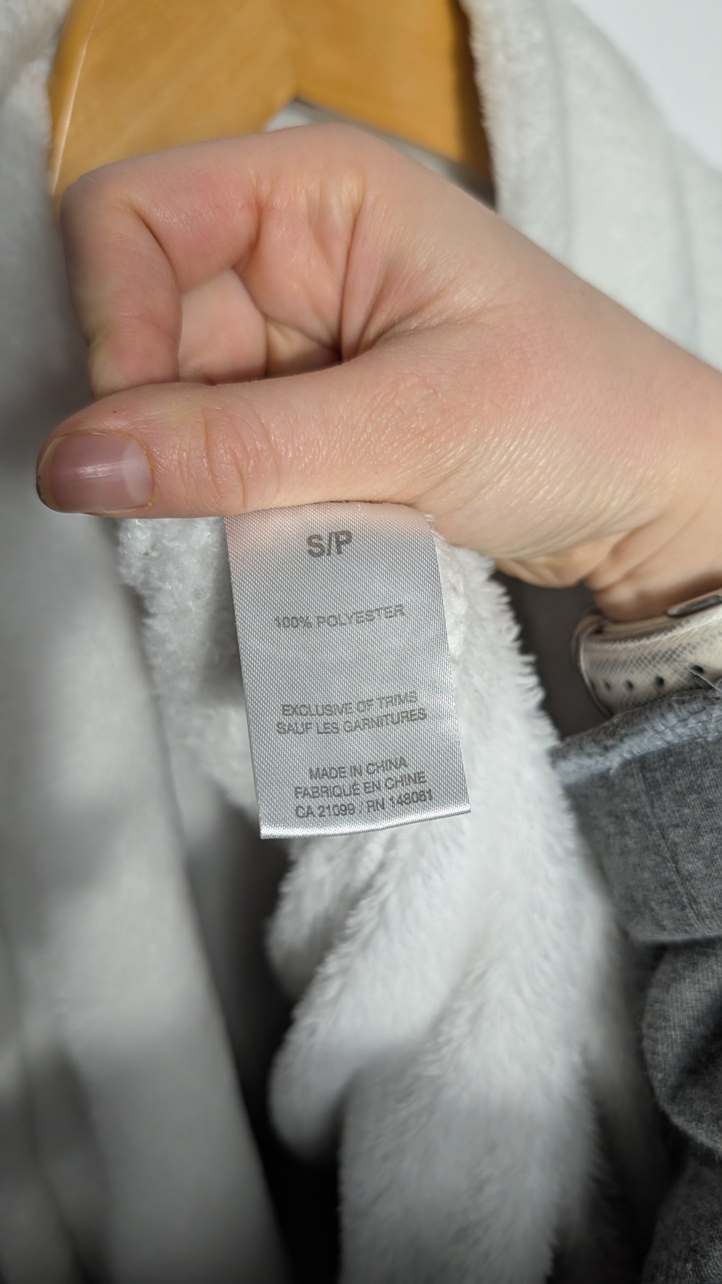 Robe de chambre pelucheuse – Ardène (Blanc cassé)
