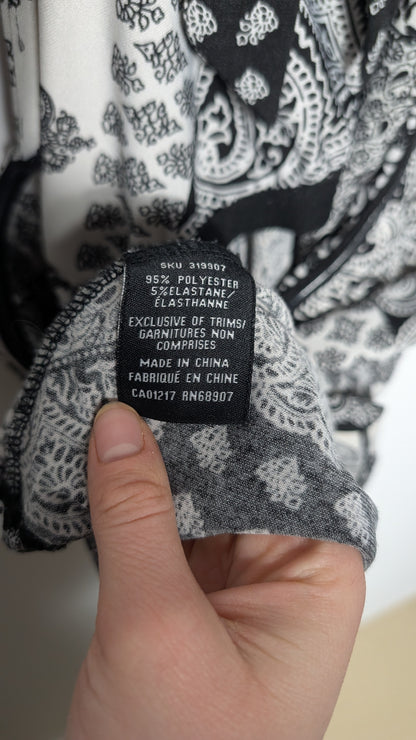 Haut licou à motifs Paisley – Le Château (Noir et Blanc)