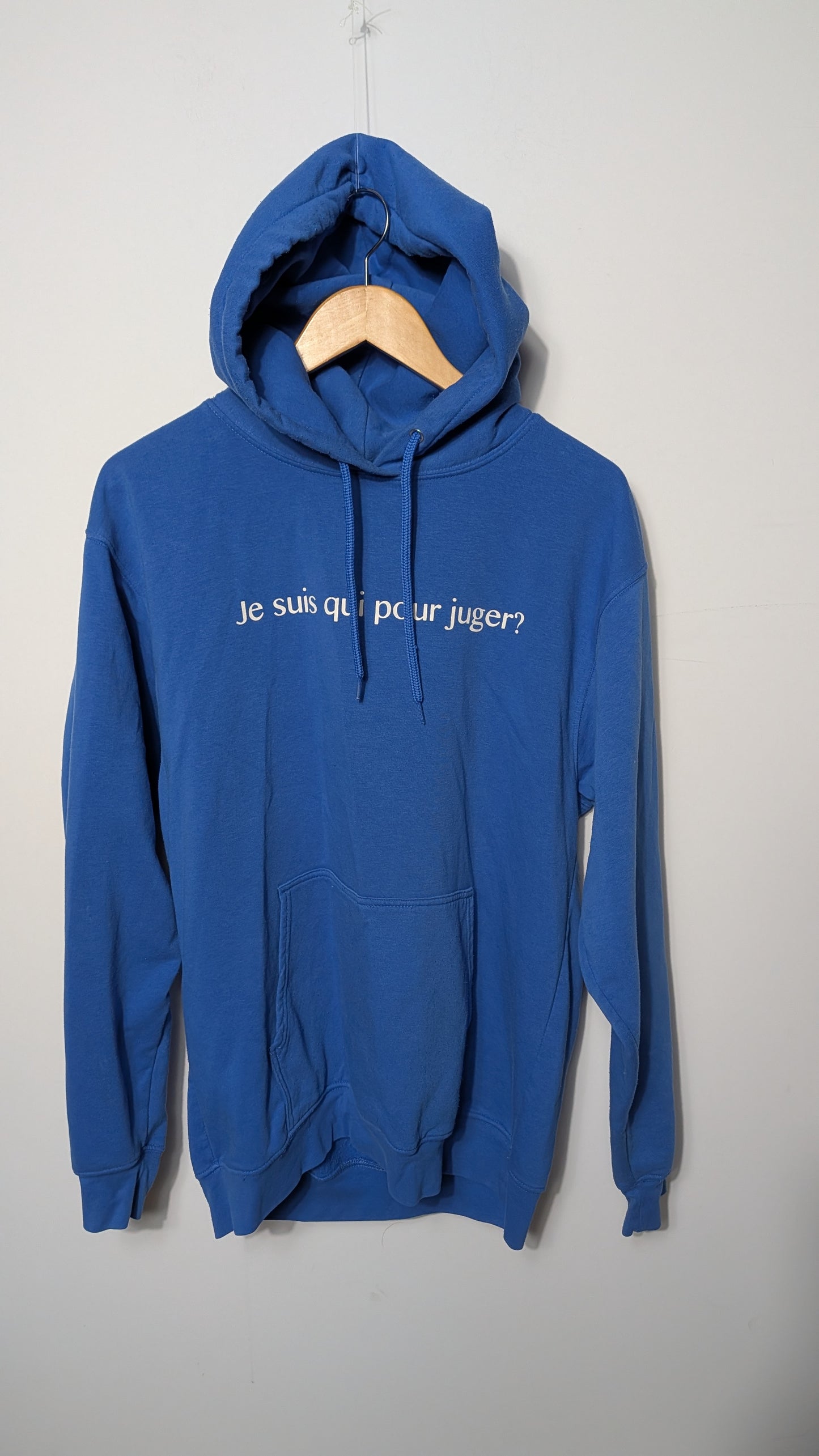Hoodie "Je suis qui pour juger?"