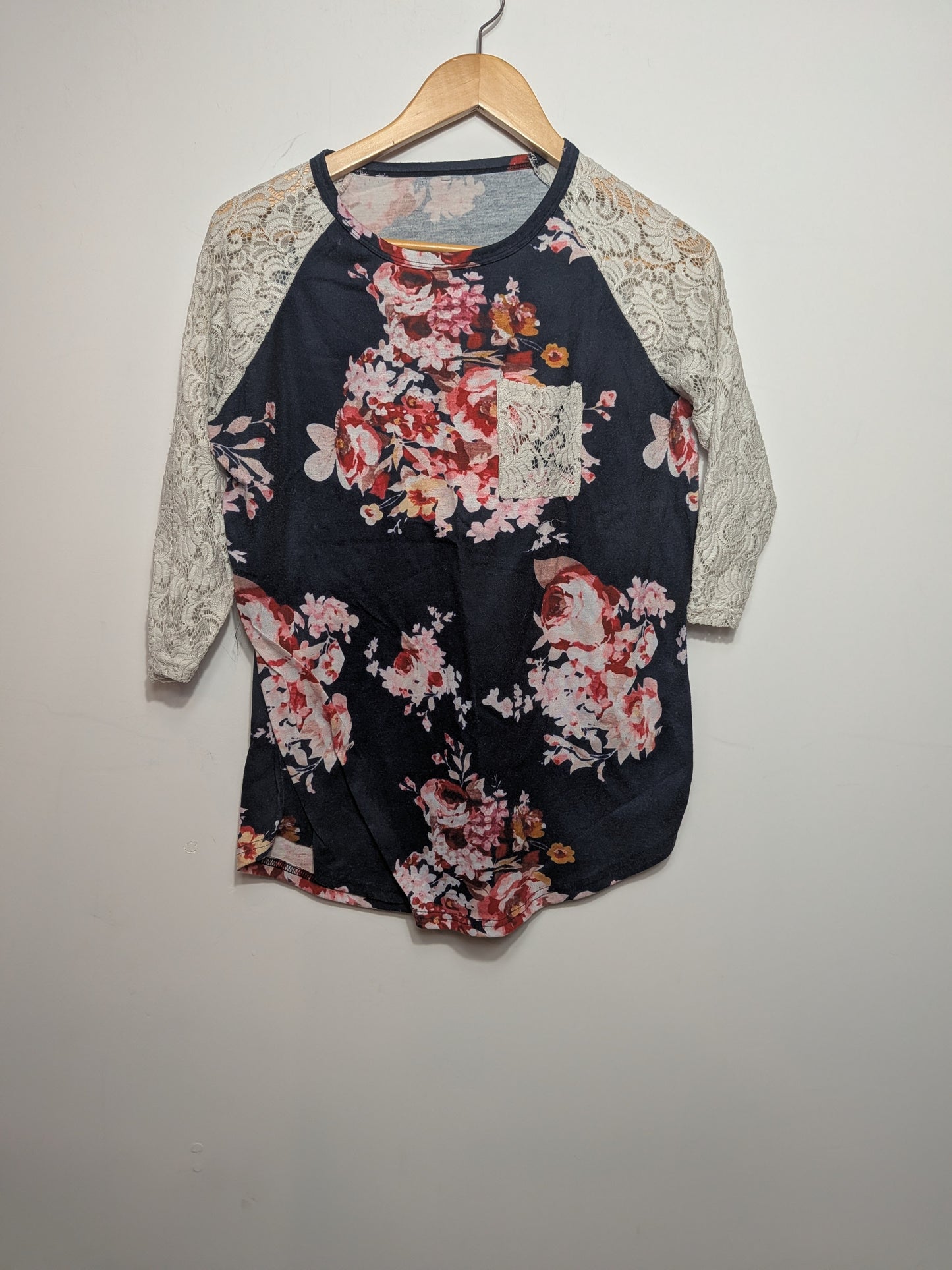 Haut floral avec manches en dentelle - Inconnu - Taille manquante