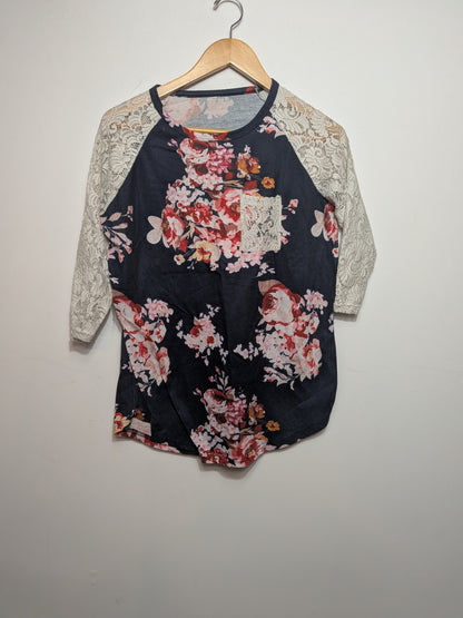 Haut floral avec manches en dentelle - Inconnu - Taille manquante