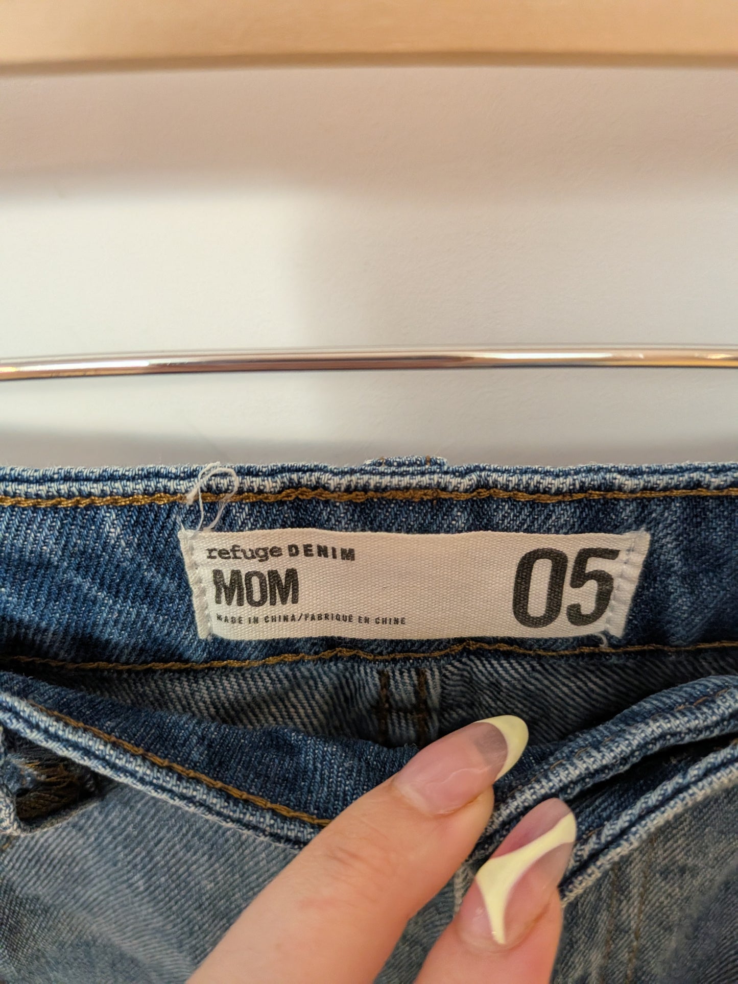 Jeans Mom bleu très déchiré - refuge DENIM - 05