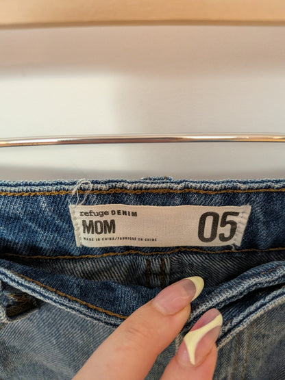 Jeans Mom bleu très déchiré - refuge DENIM - 05