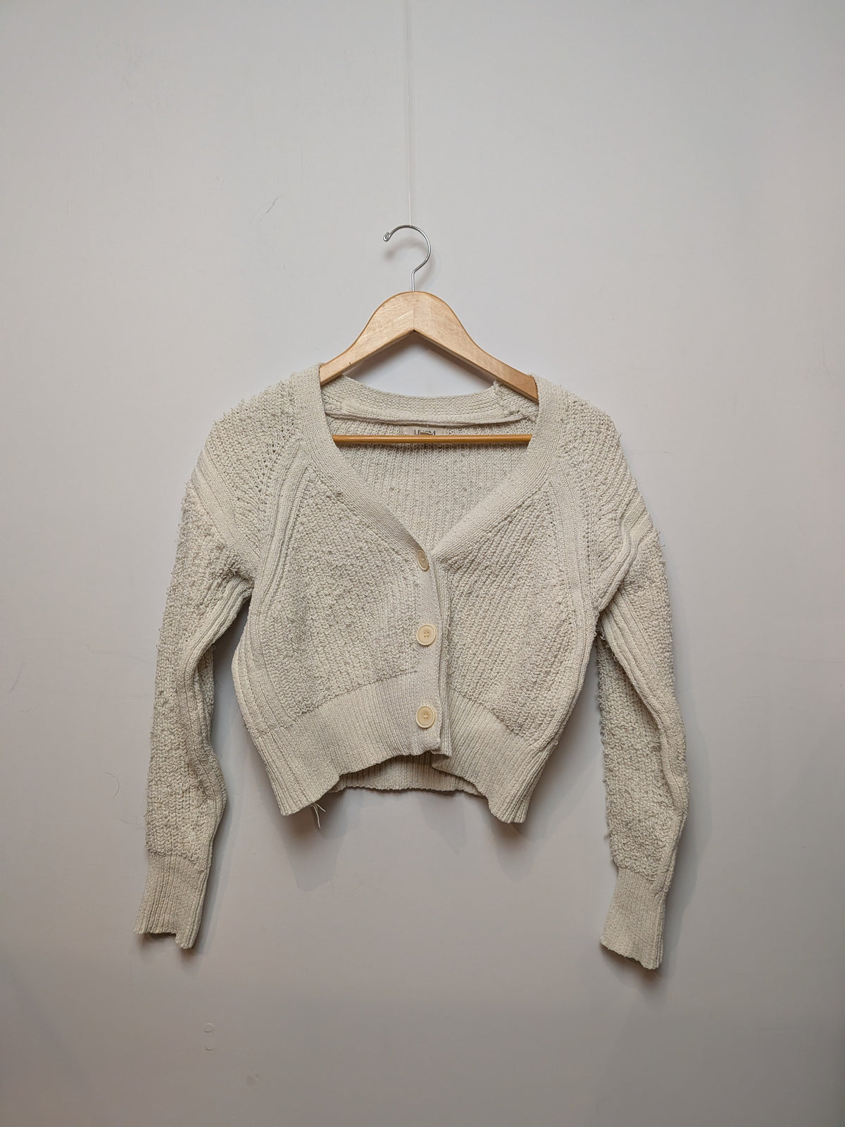 LIVØM Cardigan court écru boutonné tricot texturé Bohème S