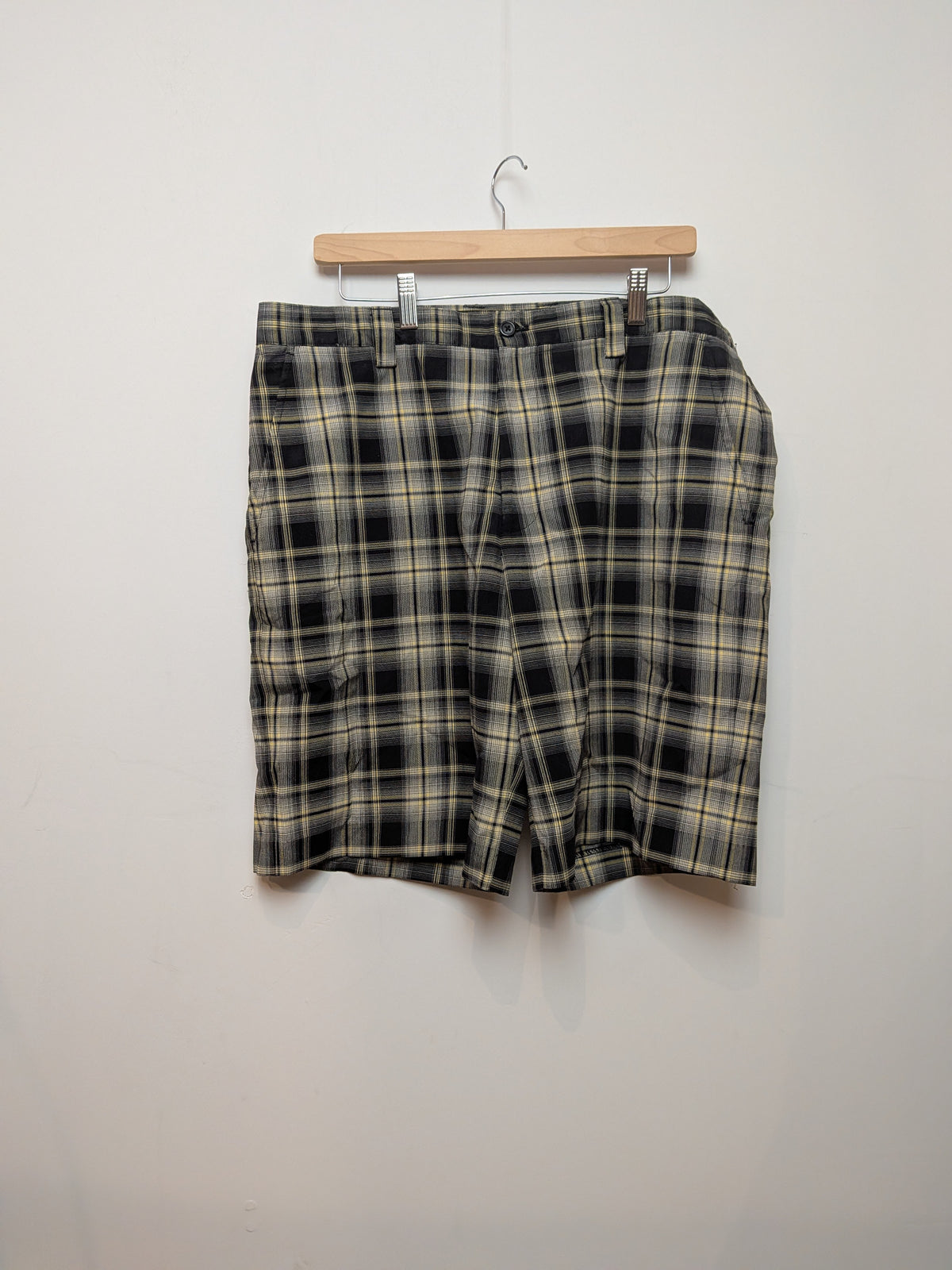 IZOD Bermuda chino carreaux écossais jaune et noir Golf 36
