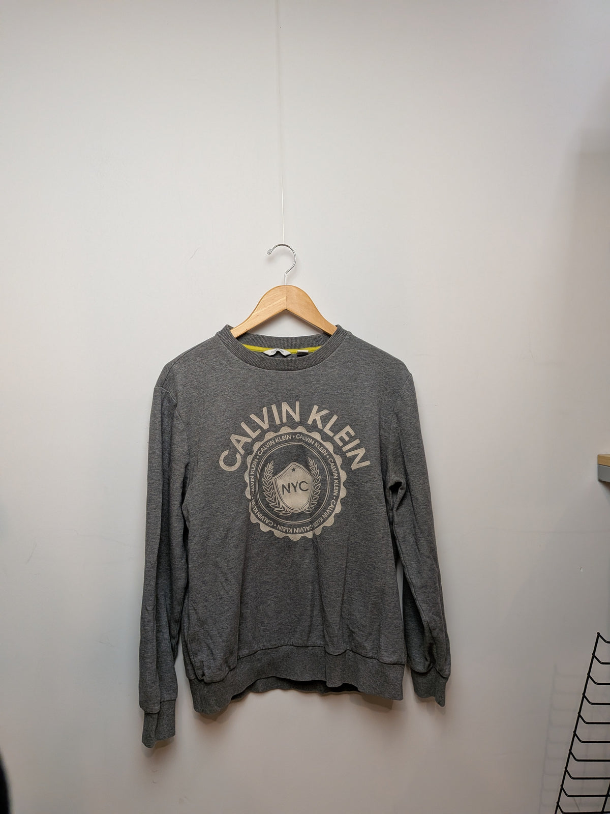 Calvin Klein Sweatshirt col rond gris chiné écusson NYC Streetwear M